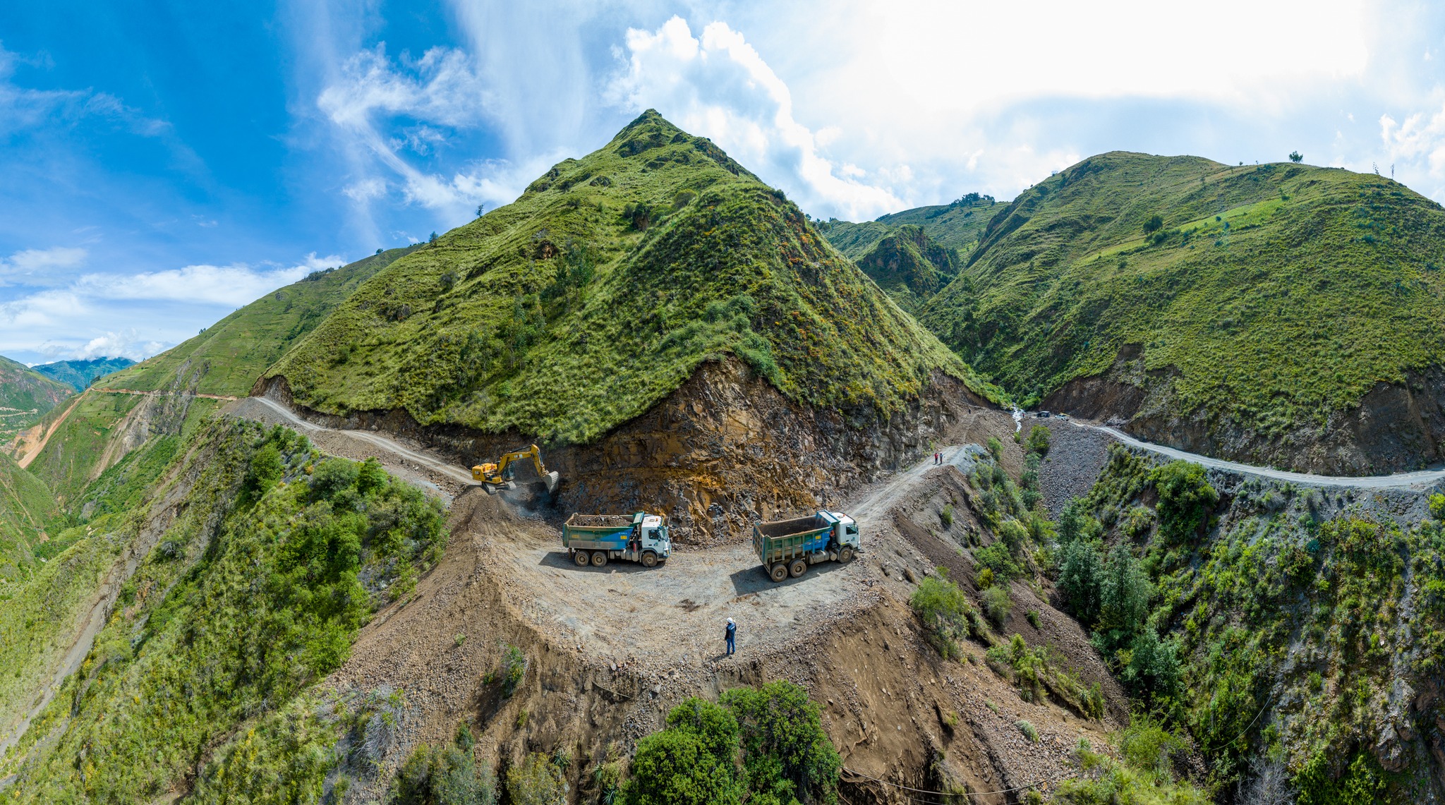 AVANZA MEJORAMIENTO DE CARRETERA PACCCHANCCA-SANTILLANA CON MAQUINARIA Y FRENTES DE TRABAJO