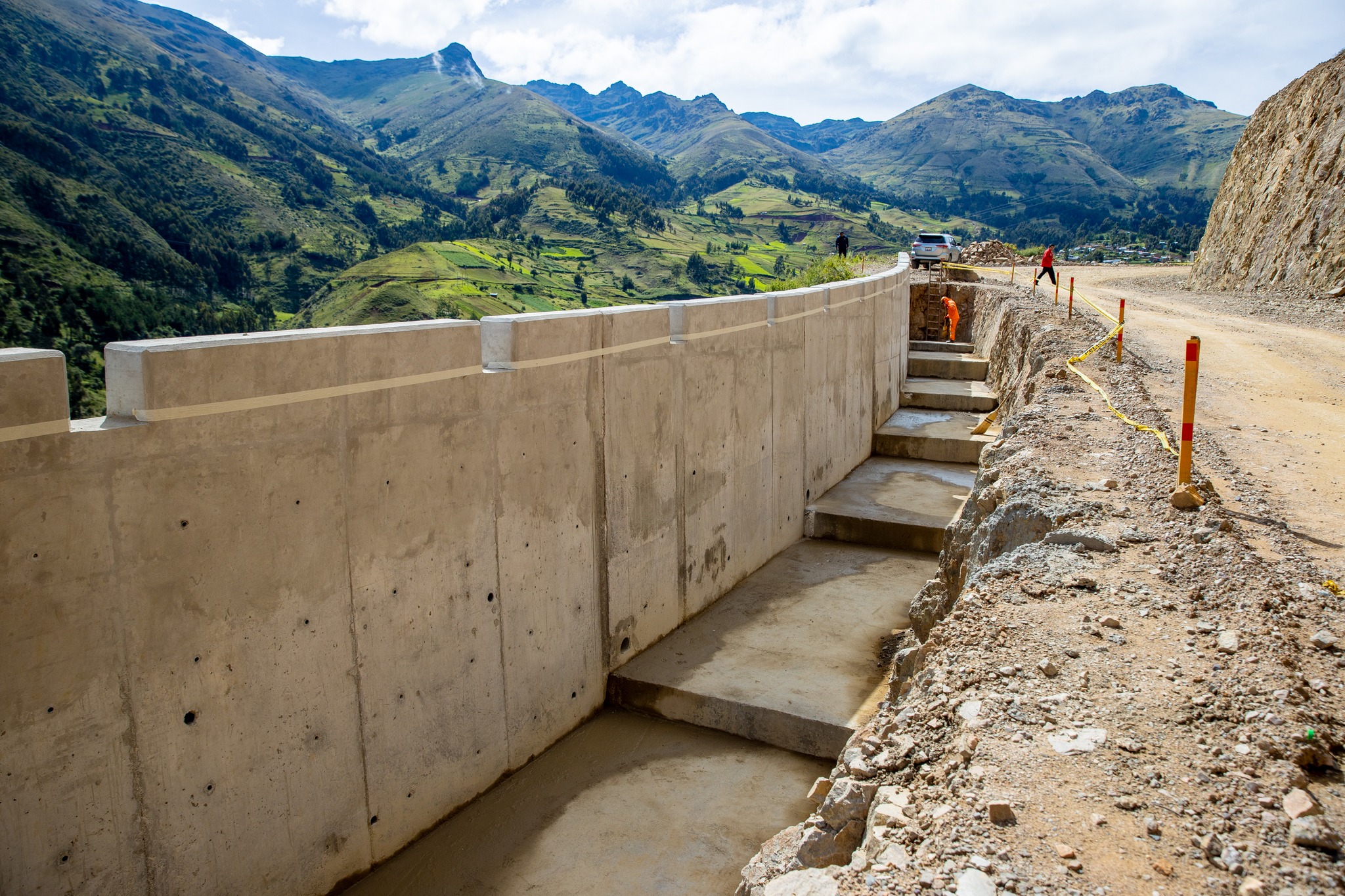 GOBIERNO REGIONAL REINICIA ASFALTO DE CARRETERA LURICOCHA-PACCCHANCCA EN HUANTA