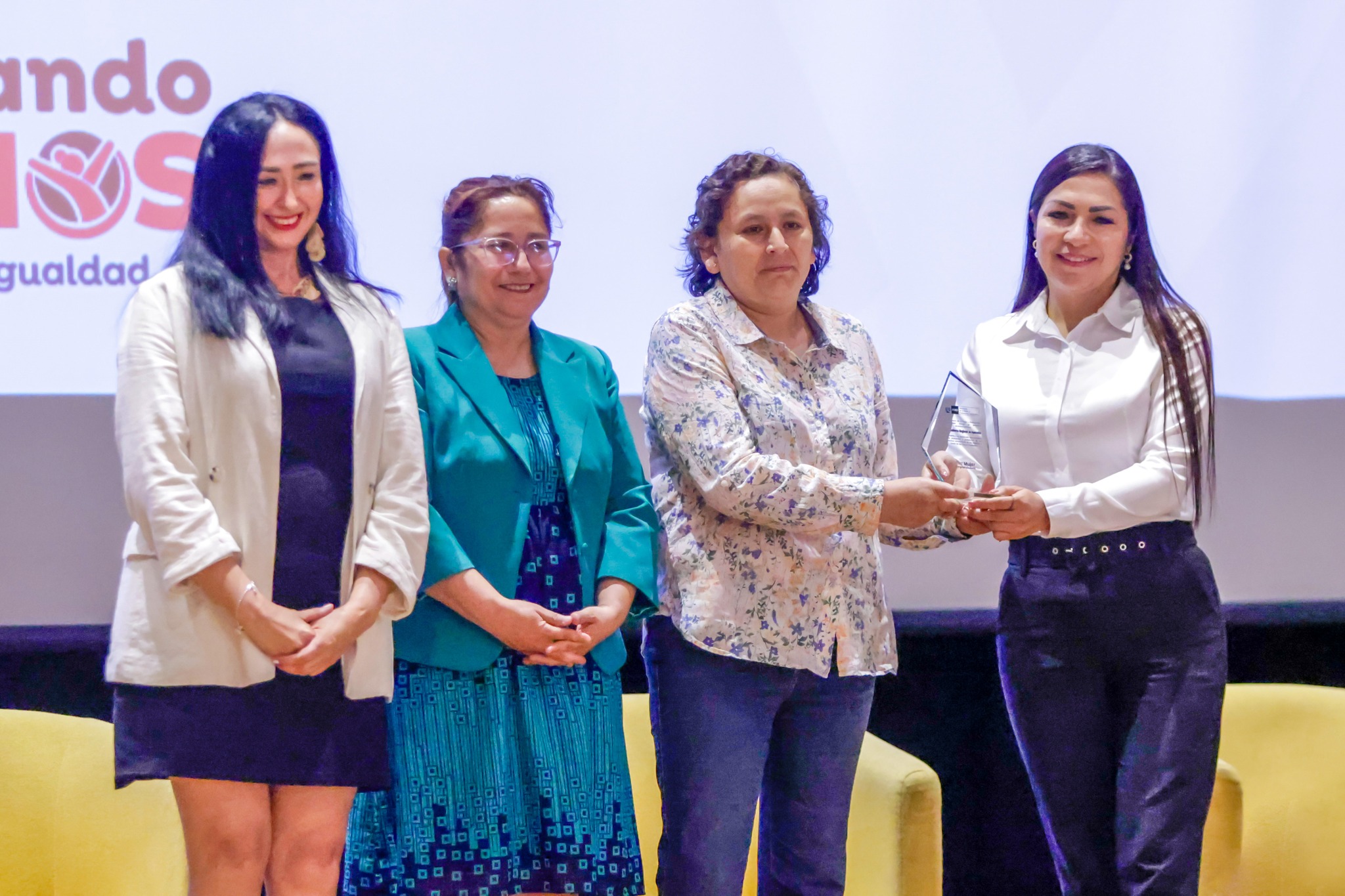 𝐌𝐈𝐌𝐏 𝐑𝐄𝐂𝐎𝐍𝐎𝐂𝐄 𝐀𝐋 𝐆𝐎𝐁𝐈𝐄𝐑𝐍𝐎 𝐑𝐄𝐆𝐈𝐎𝐍𝐀𝐋 𝐃𝐄 𝐀𝐘𝐀𝐂𝐔𝐂𝐇𝐎 𝐏𝐎𝐑 𝐅𝐎𝐑𝐓𝐀𝐋𝐄𝐂𝐄𝐑 𝐄𝐋 𝐄𝐌𝐏𝐑𝐄𝐍𝐃𝐈𝐌𝐈𝐄𝐍𝐓𝐎 𝐅𝐄𝐌𝐄𝐍𝐈𝐍𝐎