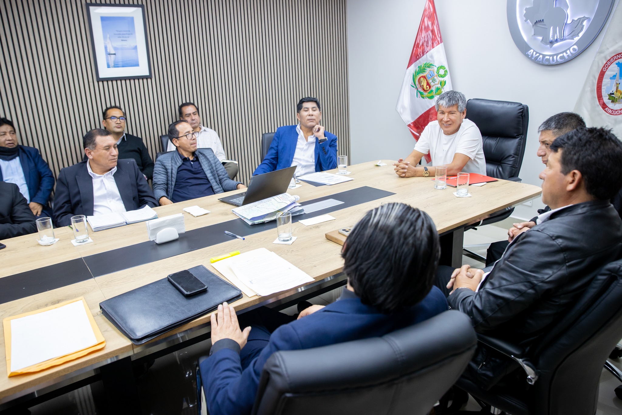 SUSPENDE PARO INDEFINIDO EN AYACUCHO TRAS ACUERDOS ENTRE GOBIERNO REGIONAL Y TRANSPORTISTAS